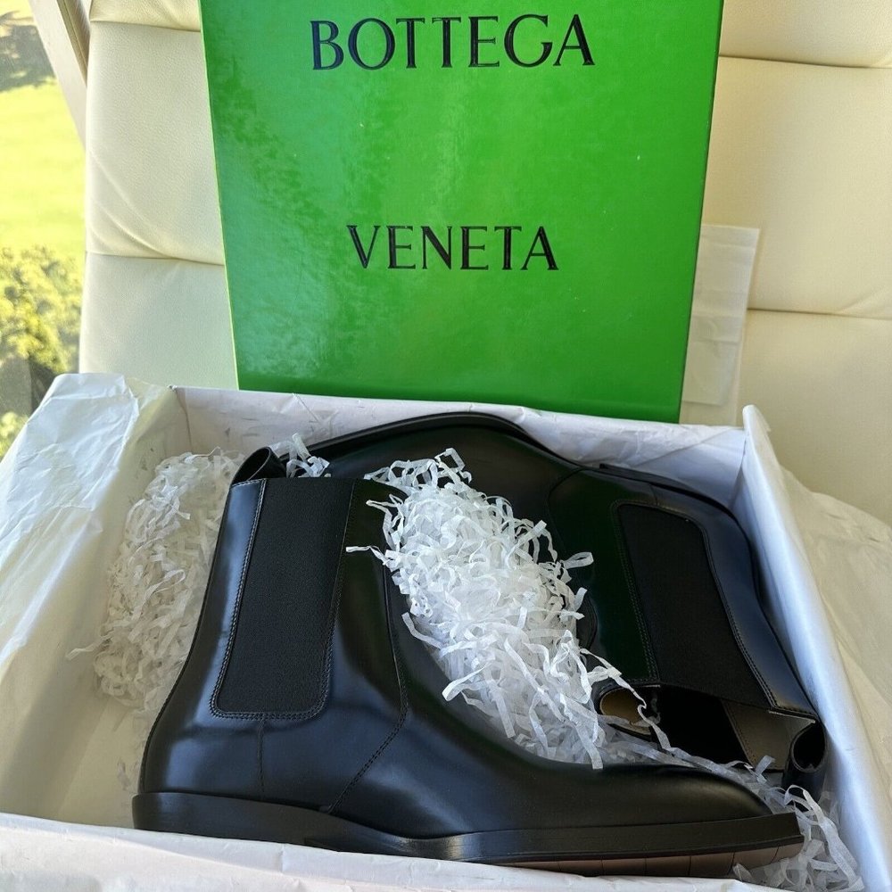 NEW BOTTEGA VENETA Black Chisel Chelsea Boots SZ 42 MSRP $1390 - Picture 6 of 12